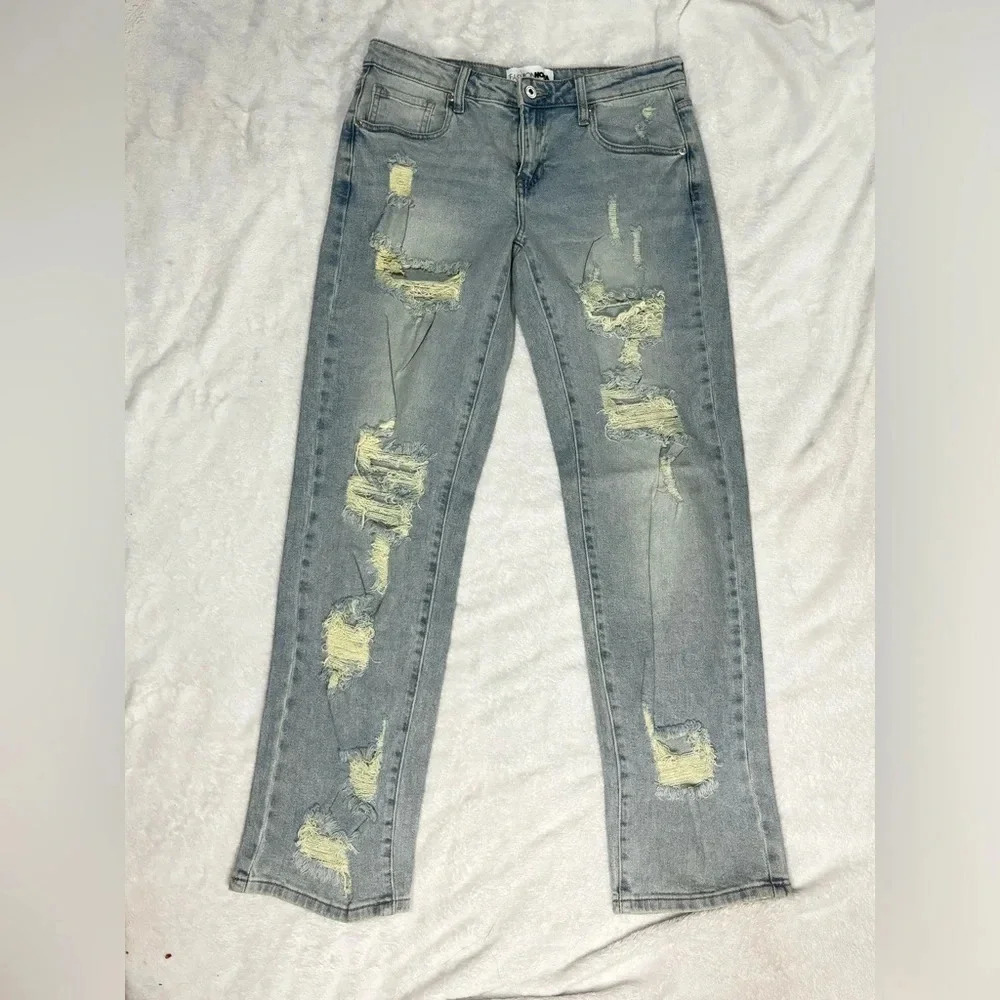 Fashion Nova Light Wash Distressed Jeans – Straight Leg –‎ Size 7